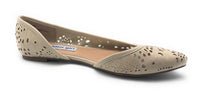 Madden Girl Women's ILLUSIVE Slip On Flats w/Cut Outs, Cream, 9 M - New In Box